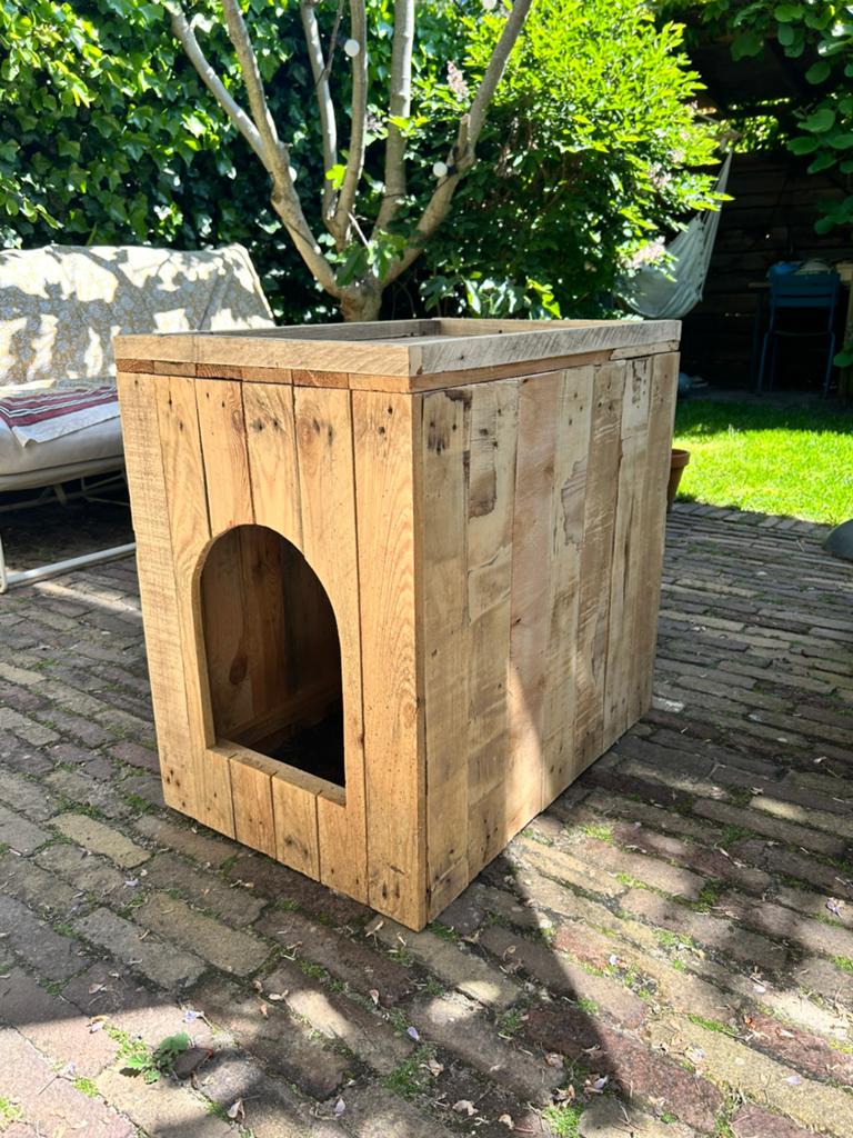 Mooi houten hok voor kat of hond, Ophalen, Zo goed als nieuw
