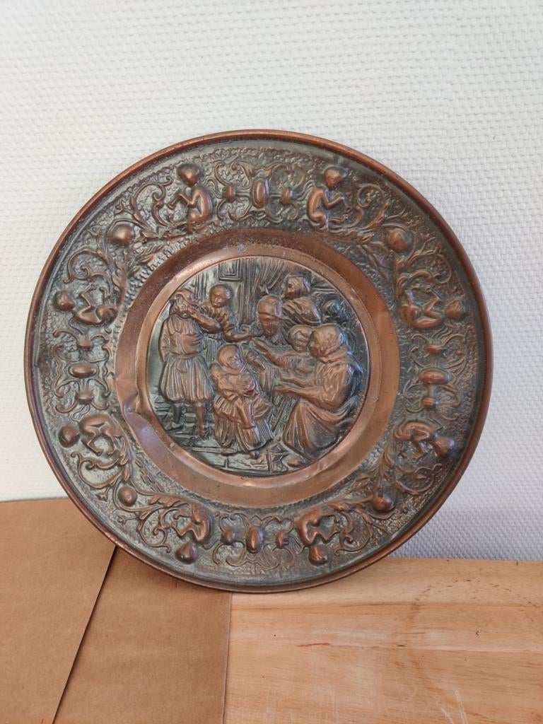Antieke koperen wandplaat met reliëfscène, Ophalen of Verzenden