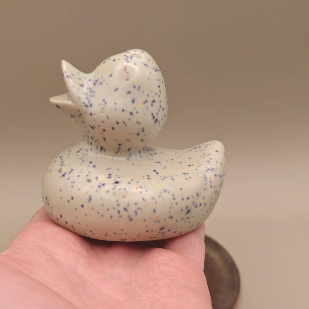 Keramisch eendje van steengoed met speckle glazuur, Ophalen of Verzenden