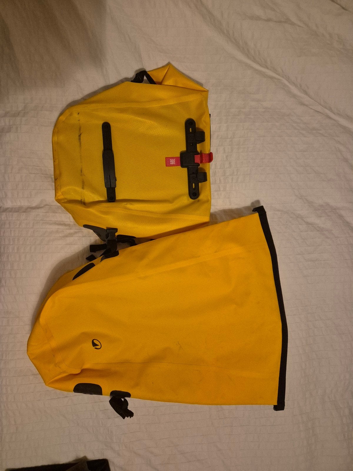 BTWIN en Elops dezelfde fietstassen 27 liter geel, Fietsen en Brommers, Fietsaccessoires | Fietstassen, Ophalen of Verzenden, Zo goed als nieuw