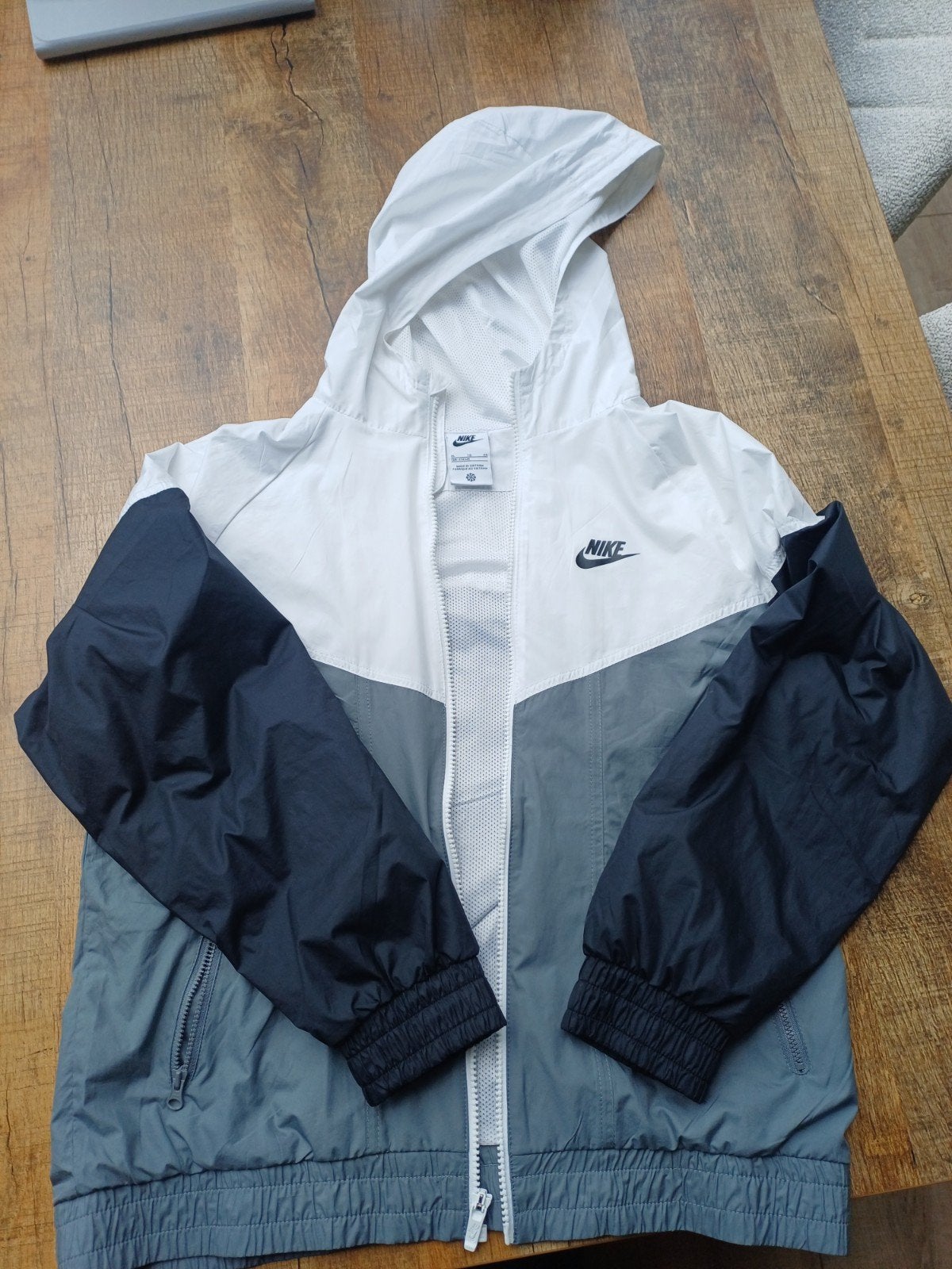 Nike Windrunner jas kids wit/grijs/zwart maat 158-170, Jongen of Meisje, Ophalen of Verzenden, Zo goed als nieuw, Nike