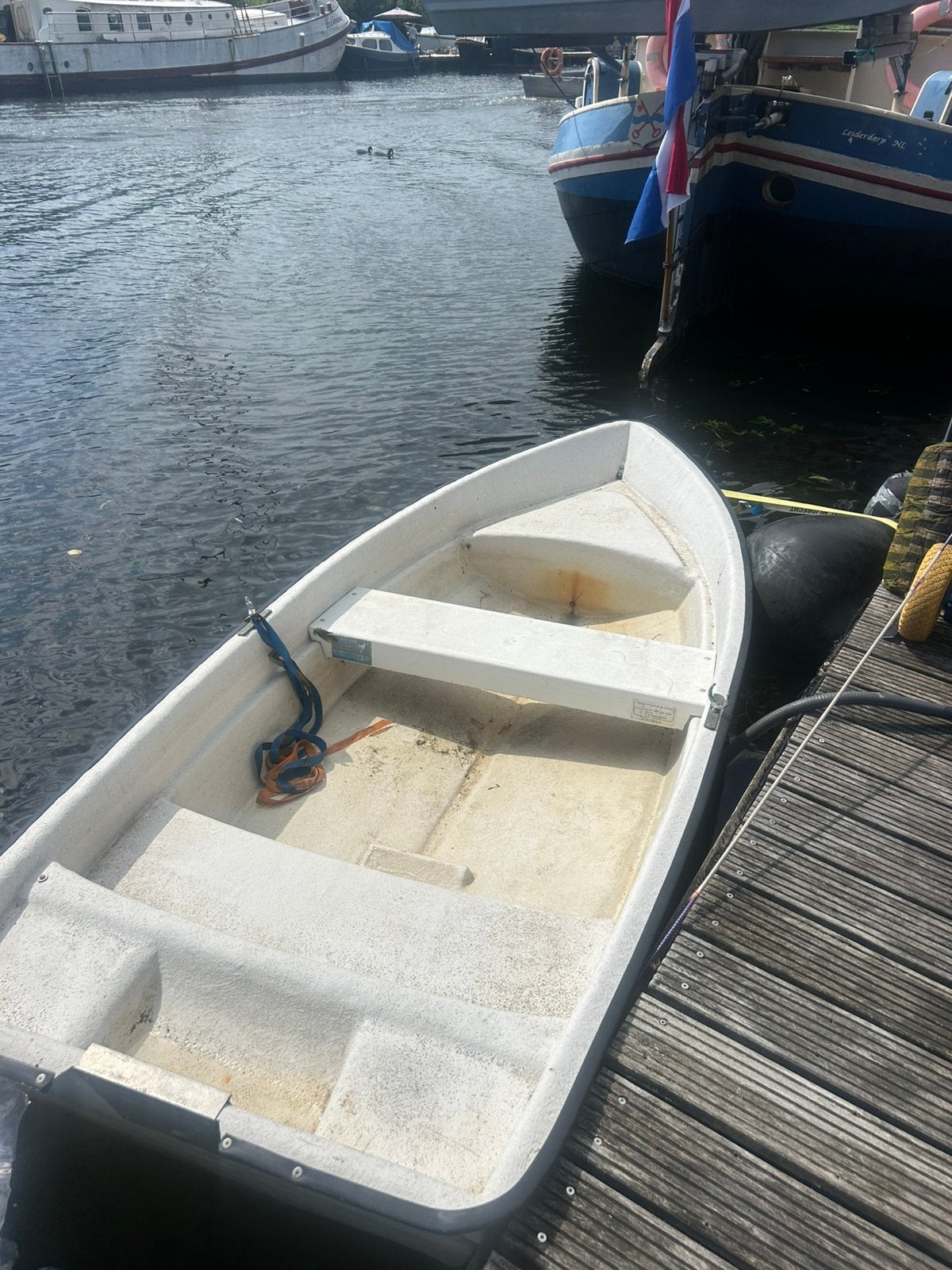 Polyester bootje zonder moter , 2,60 lang, Ophalen of Verzenden, Zo goed als nieuw, Overige typen, Motorboot