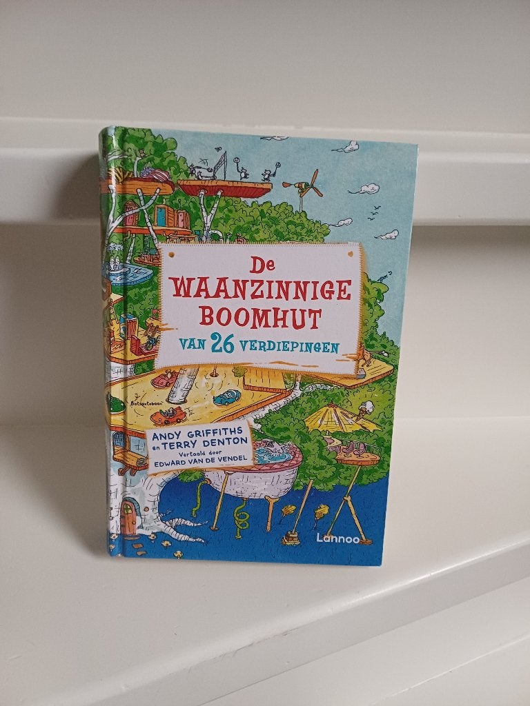 DE WAANZINNIGE BOOMHUT VAN 26 VERDIEPINGEN Z.G.A.N., Ophalen of Verzenden, Zo goed als nieuw, Fictie algemeen