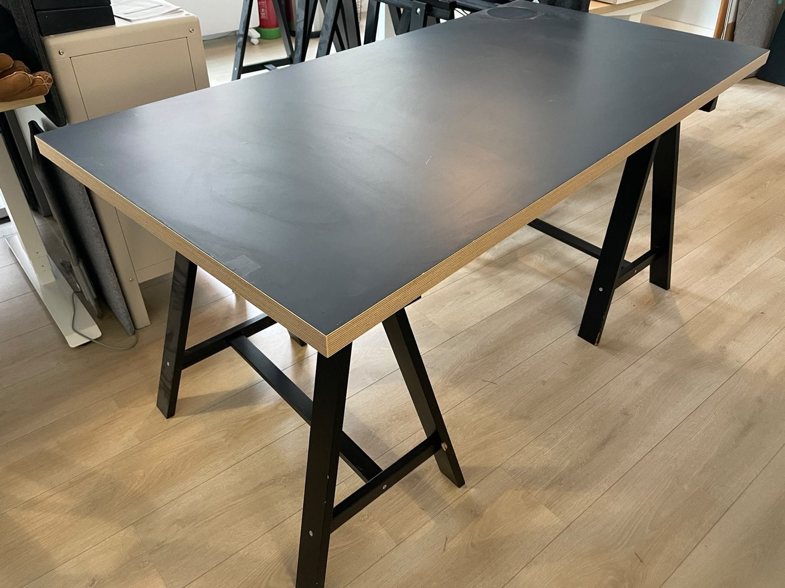 Ikea bureaubladen (3x blauw, 1x wit) en schragen, Ophalen, Overige typen, Gebruikt, Spaanplaat of MDF