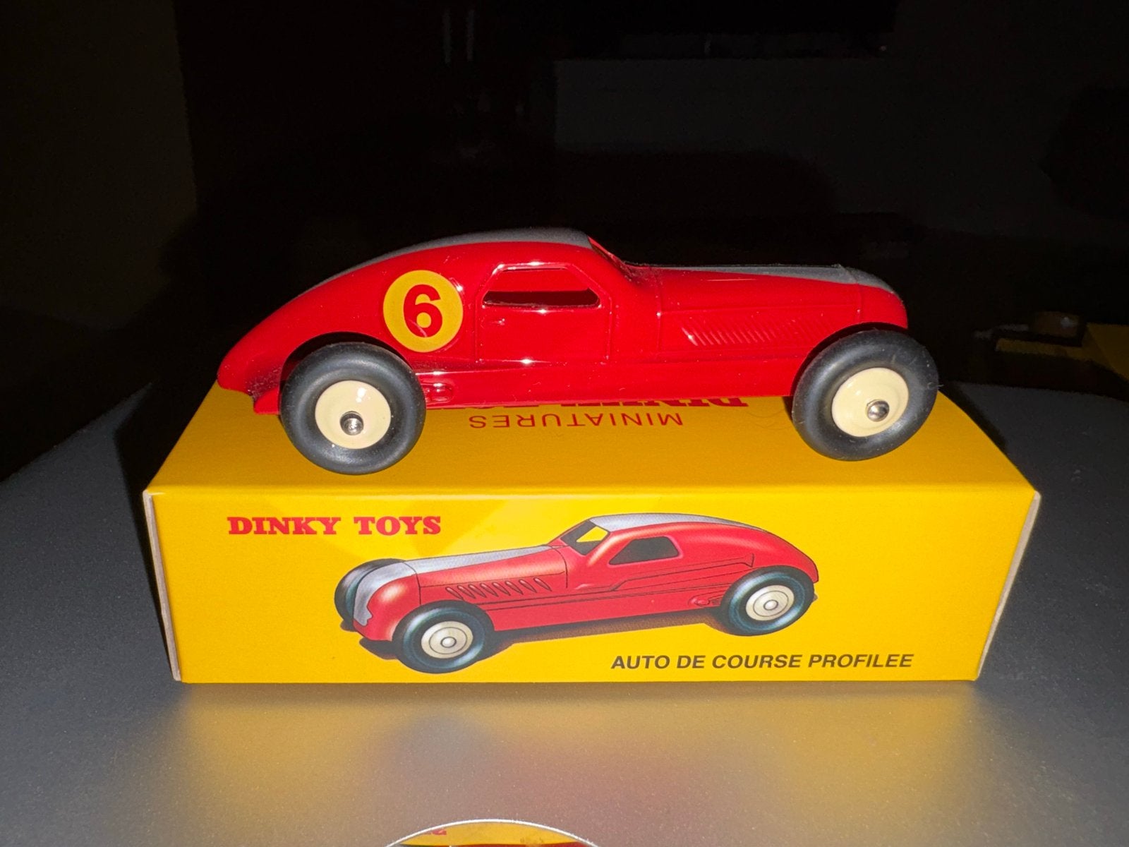 Dinky Toys 23B Auto de Course Profilee - Zo goed als nieuw, Hobby en Vrije tijd, Ophalen of Verzenden, Nieuw, Auto, Dinky Toys
