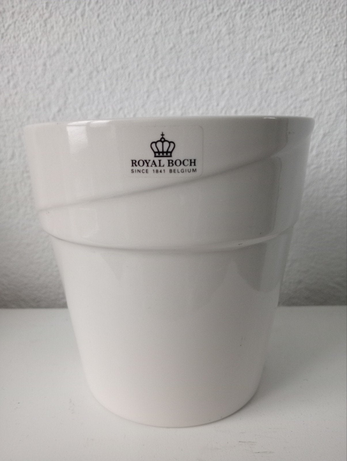 Witte bloempot van Royal Boch, Tuin en Terras, Rond, Ophalen of Verzenden, Aardewerk, Minder dan 40 cm