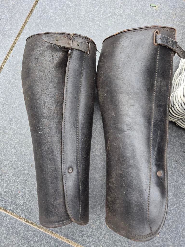 Leren beenkappen vintage, Ophalen
