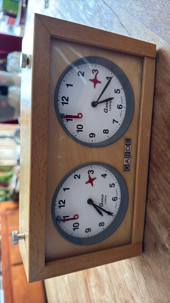 Garde schaakklok als nieuw, hout model, Ophalen
