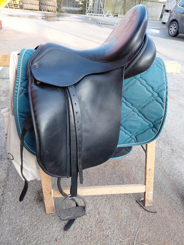 Zadel dressuur, Dieren en Toebehoren, Paarden en Pony's | Zadels, Ophalen, Gebruikt, Dressuur
