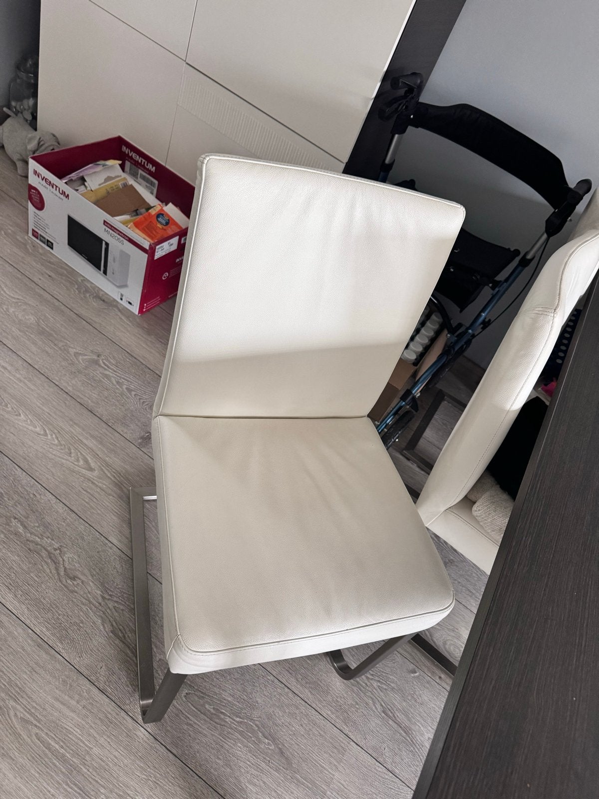 Set van 6 witte eetkamerstoelen - zo goed als nieuw, Ophalen, Wit, Leer, Zo goed als nieuw