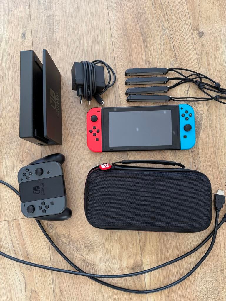 Nintendo Switch met accessoires en draagtas, Spelcomputers en Games, Ophalen, Zo goed als nieuw, Met 2 controllers, Switch Original