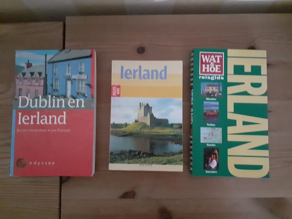 Ierland / Dublin * 2 reisgidsen, Europa, Ophalen of Verzenden, Reisgids of -boek, Gelezen