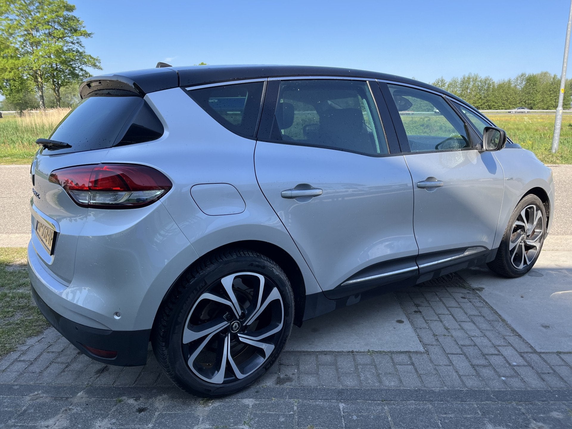 Renault Scénic 1.3 TCe 140pk Bose / dealer onderhouden/ Cam, Voorwielaandrijving, 12 maanden, 4 cilinders, Leder en Stof