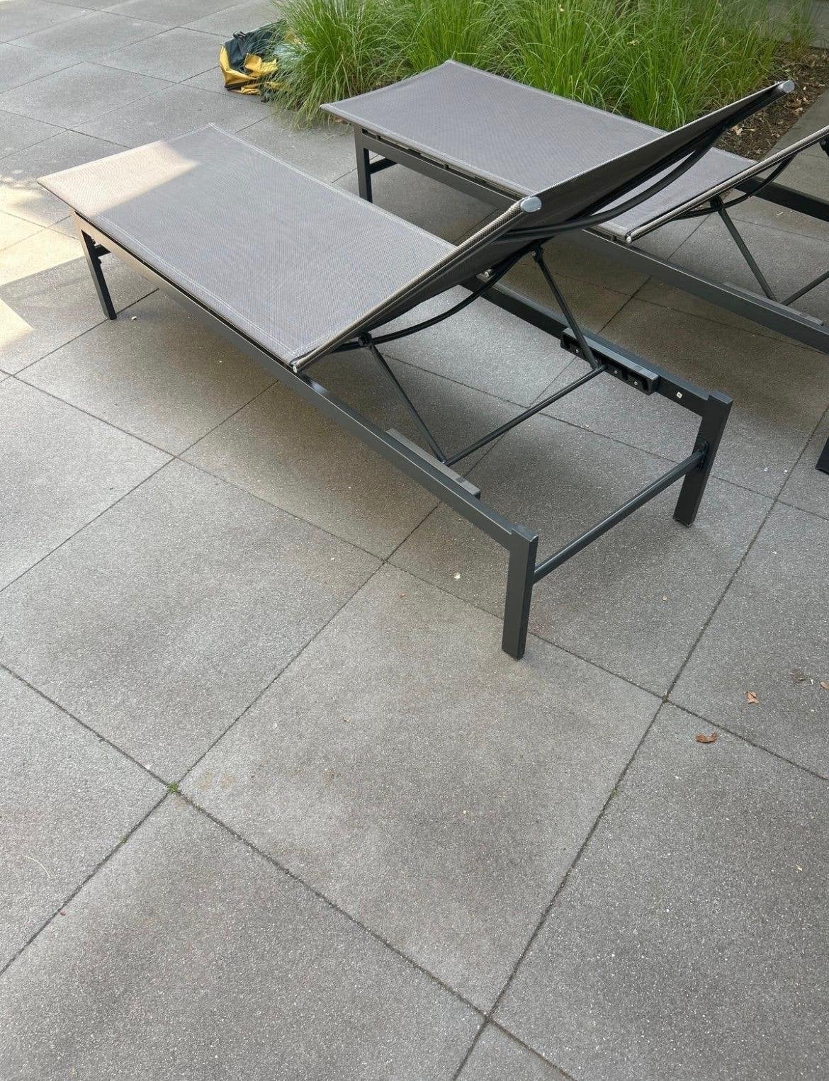 Twee antraciet ligbedden tuin, in goede staat, Ophalen, Zo goed als nieuw, Textileen, Verstelbaar