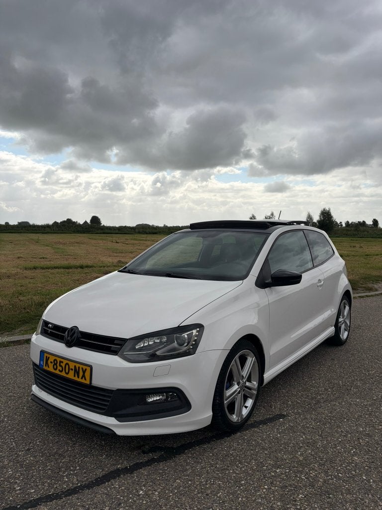 VW Polo 6R 1.2 TSI High / R-Line, Pano, CarPlay, Clima, PDC, Voorwielaandrijving, Euro 5, Zwart, Wit