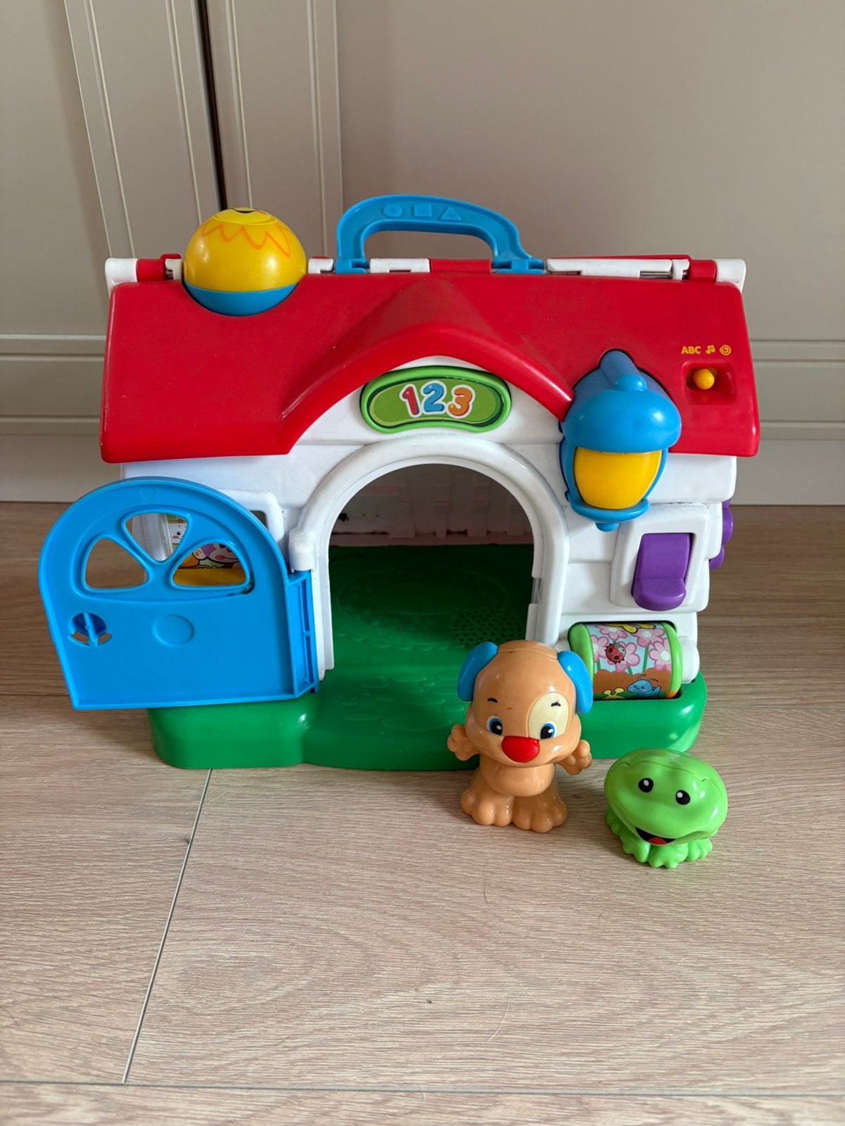 Fisher-Price speelhuis met geluid en poppetjes, Ophalen, Zo goed als nieuw, Speelset, Met geluid
