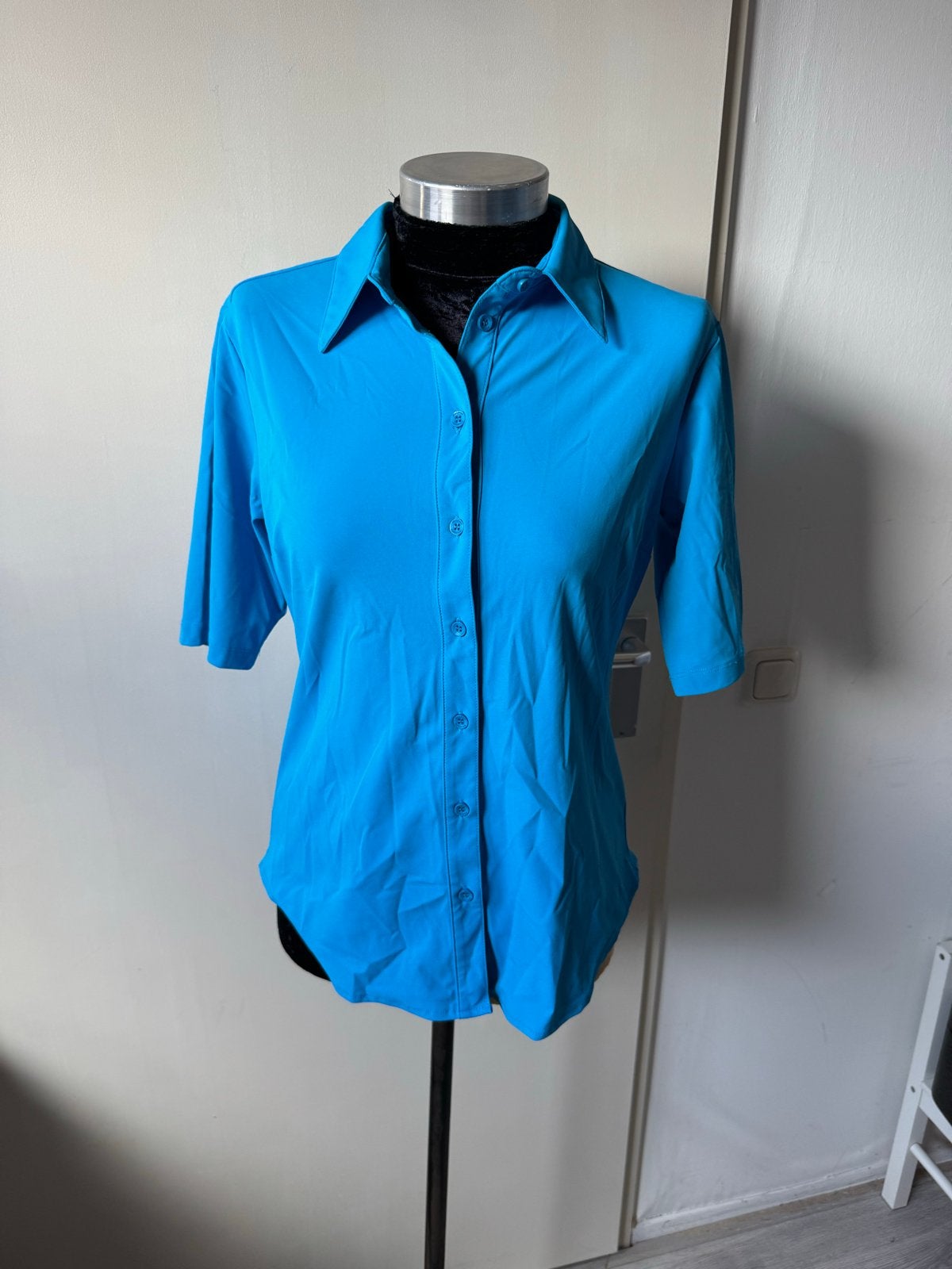 Nicolette Kluijver blouse travelstof, Kleding | Dames, Ophalen of Verzenden, Zo goed als nieuw, Maat 38/40 (M), Blauw