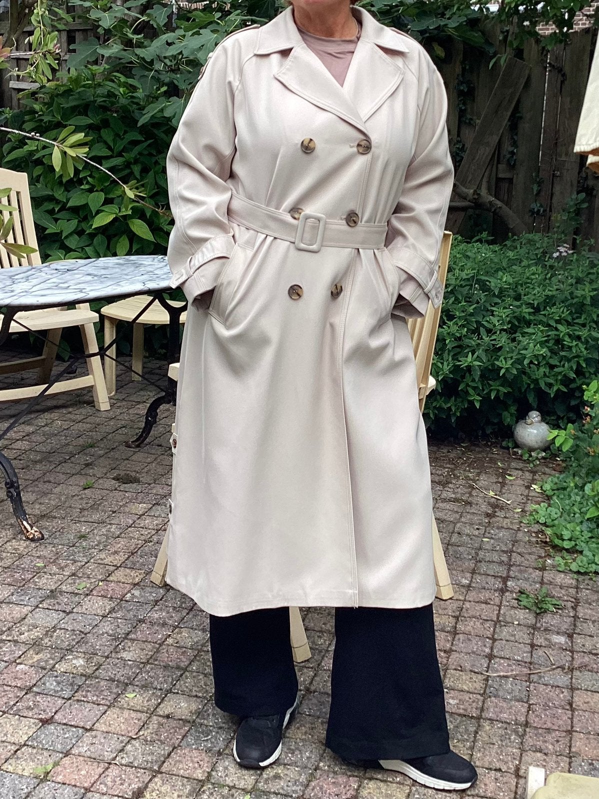 Prachtige trenchcoat Claudia Sträter m 44 NIEUW, Ophalen of Verzenden, Nieuw, Maat 42/44 (L), Beige
