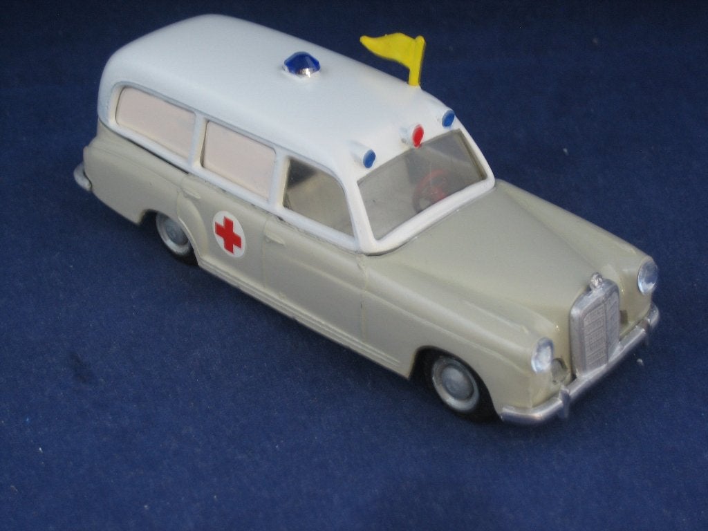 Tekno Denmark  Mercedes-Benz 220S Ambulance/IZGS!!, Hobby en Vrije tijd, Verzenden, Zo goed als nieuw, Auto, Tekno