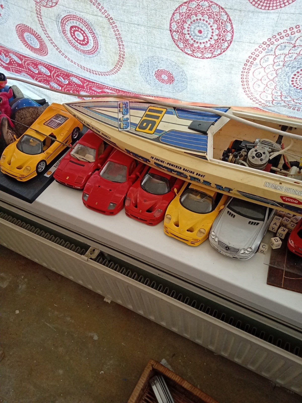 1/18 auto,s en een boot, Ophalen