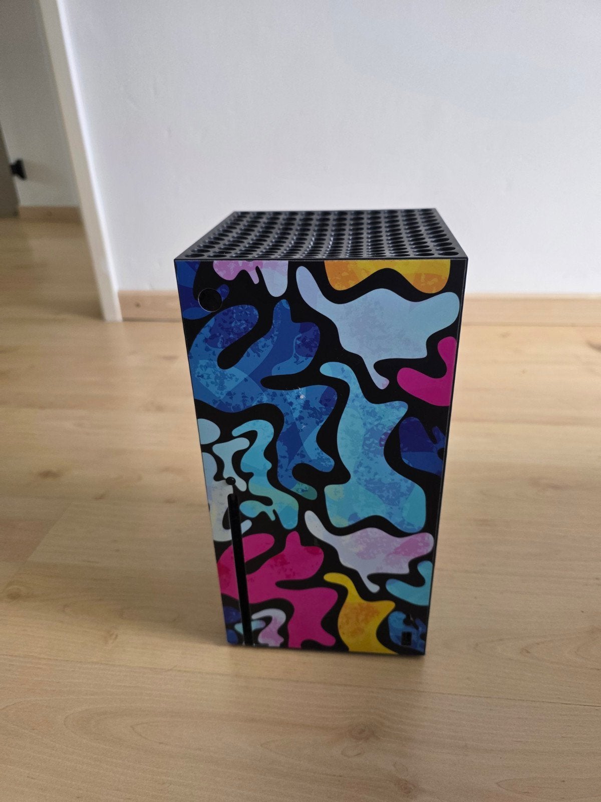 Foto 3 van Xbox Series X 1TB disc edition met 2 controllers - wrapped