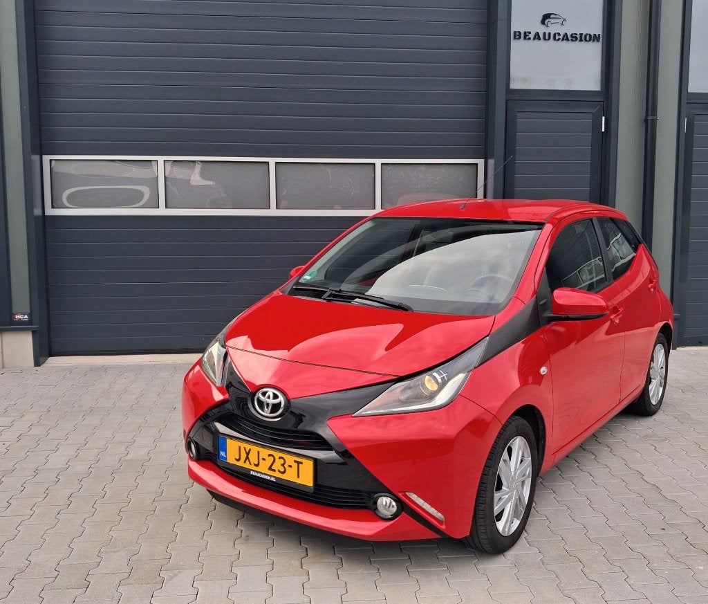 Aygo 1.0 VVT-i x-play Touch  *Nieuwe APK, Auto's, Toyota, Voorwielaandrijving, Stof, Euro 6, Bedrijf
