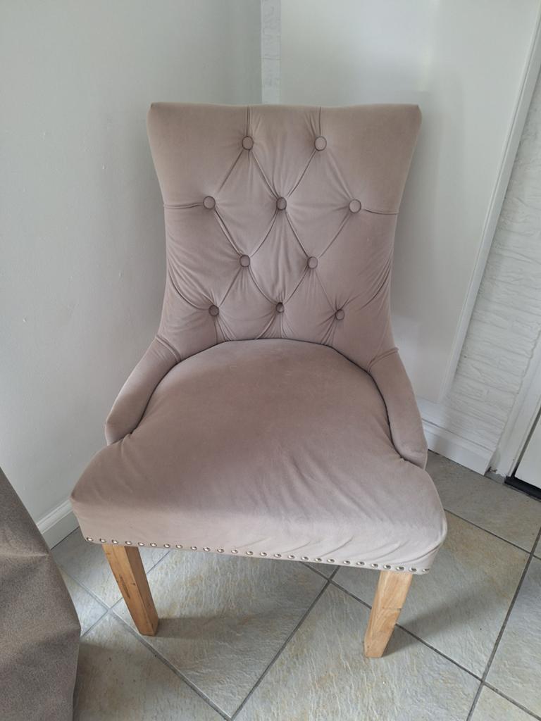2 Gecapitonneerde Eetkamerstoelen met Ring gratis, Ophalen, Gebruikt, Twee, Overige kleuren