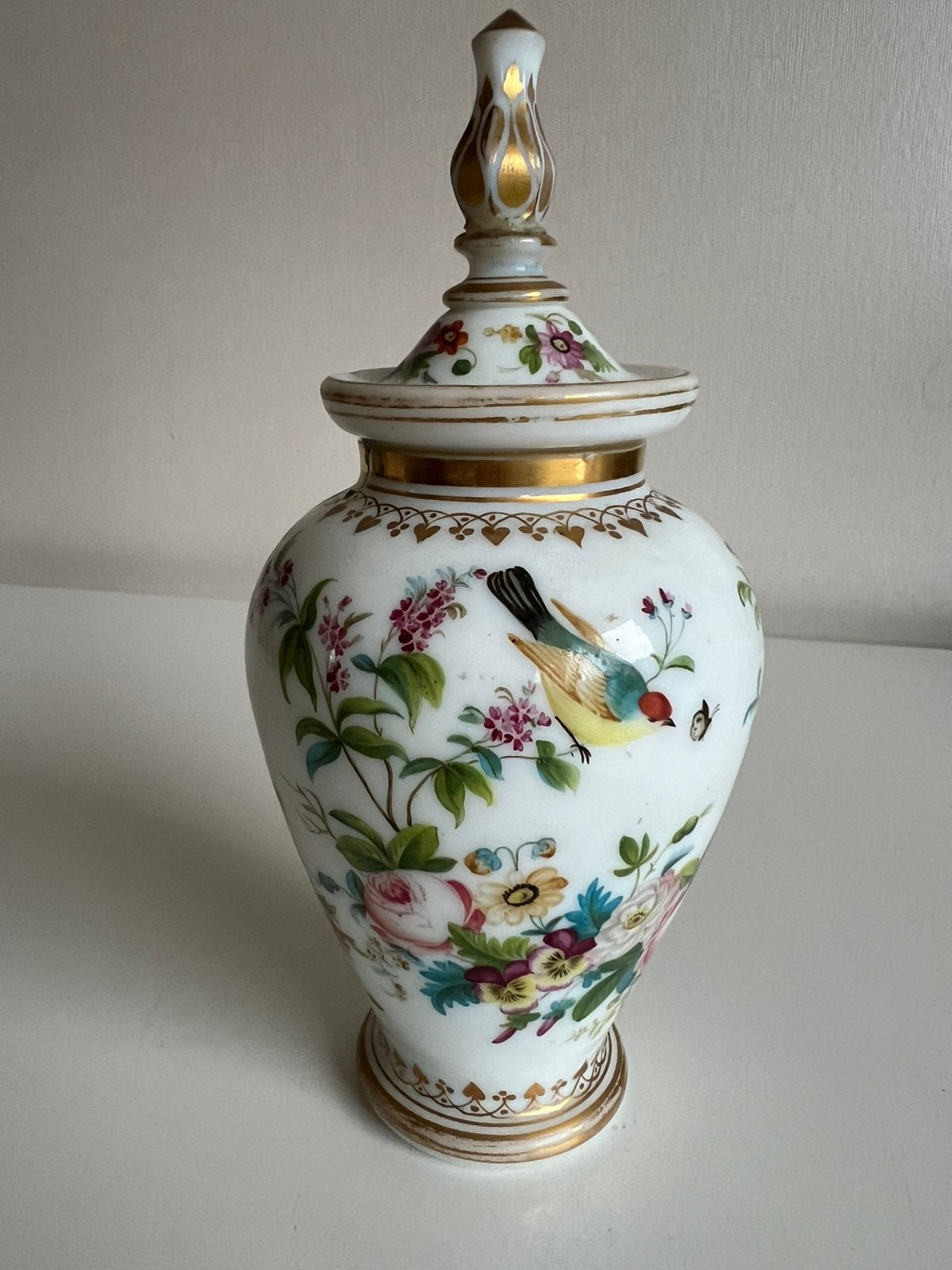 Vintage Wit Opaline Glas Vaasje Bloemen Vogels Goud 50’s, Ophalen of Verzenden