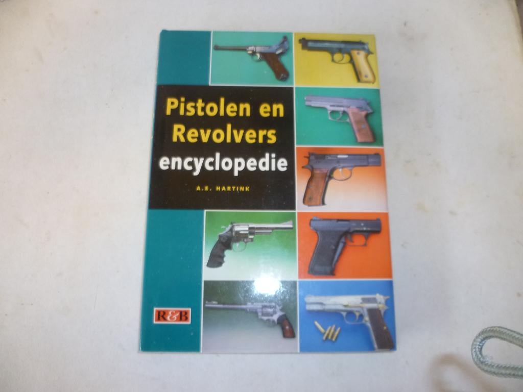 Pistolen en Revolvers Encyclopedie A.E. Harting 271 blz, Ophalen of Verzenden, Overige soorten, Nederland, Boek of Tijdschrift
