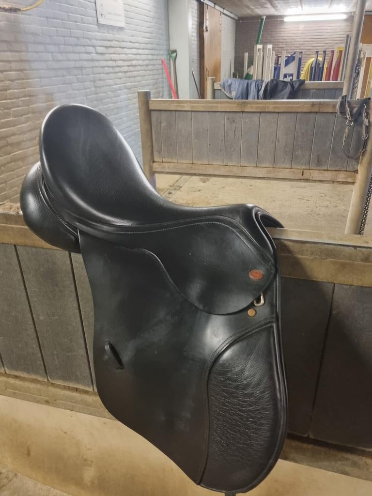 KENT EN MASTER Veelzijdigheidszadel 17,5 inch, Ophalen of Verzenden, Zo goed als nieuw