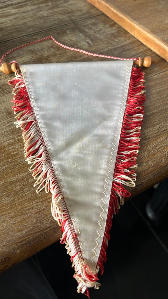 Oud AZ’67 vaantje met houten stokje, Verzamelen, Ophalen, Zo goed als nieuw, AZ, Vaantje of Sjaal