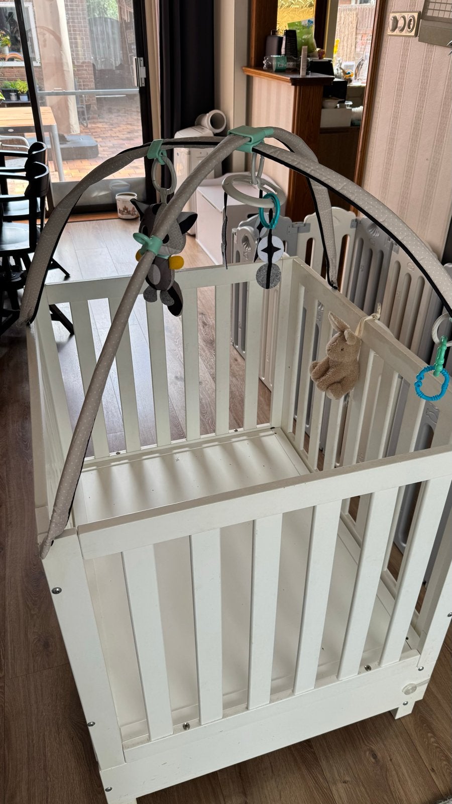 Gebruikt babybedje / ledikantje met lade en kinderslot, Ophalen, Gebruikt, Wit, 190 cm of minder