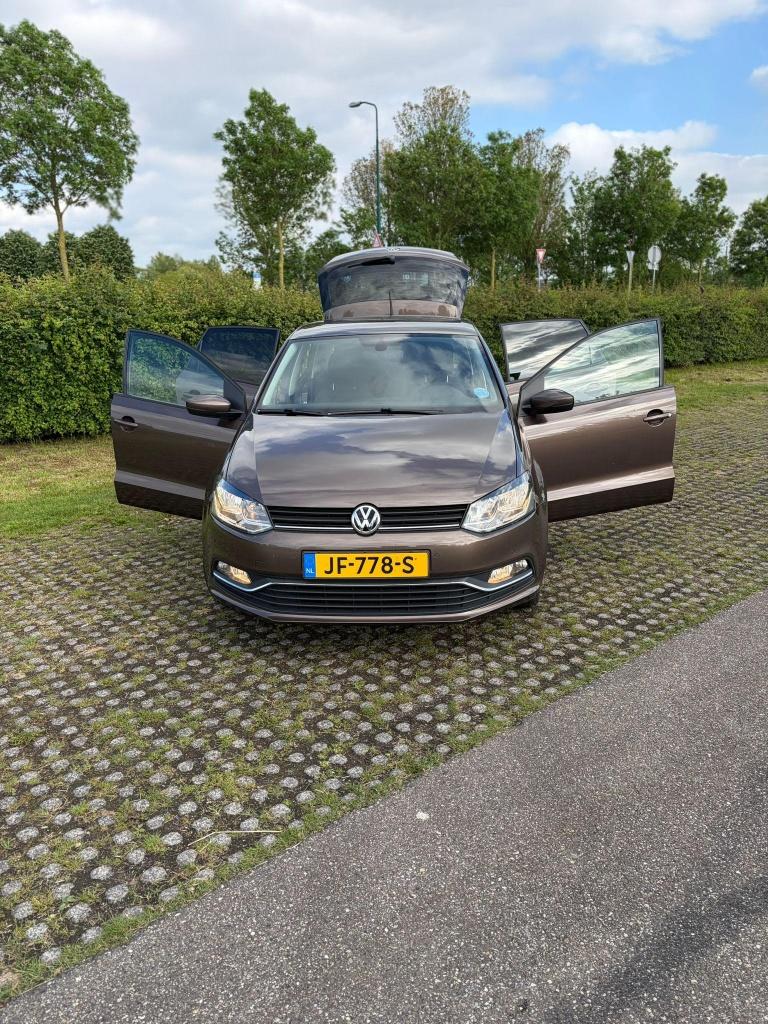 Volkswagen Polo 1.2 TSI 66KW 2016 – Bruin – Volle opties, Auto's, 40 €/maand, Euro 6, 4 cilinders, Bruin