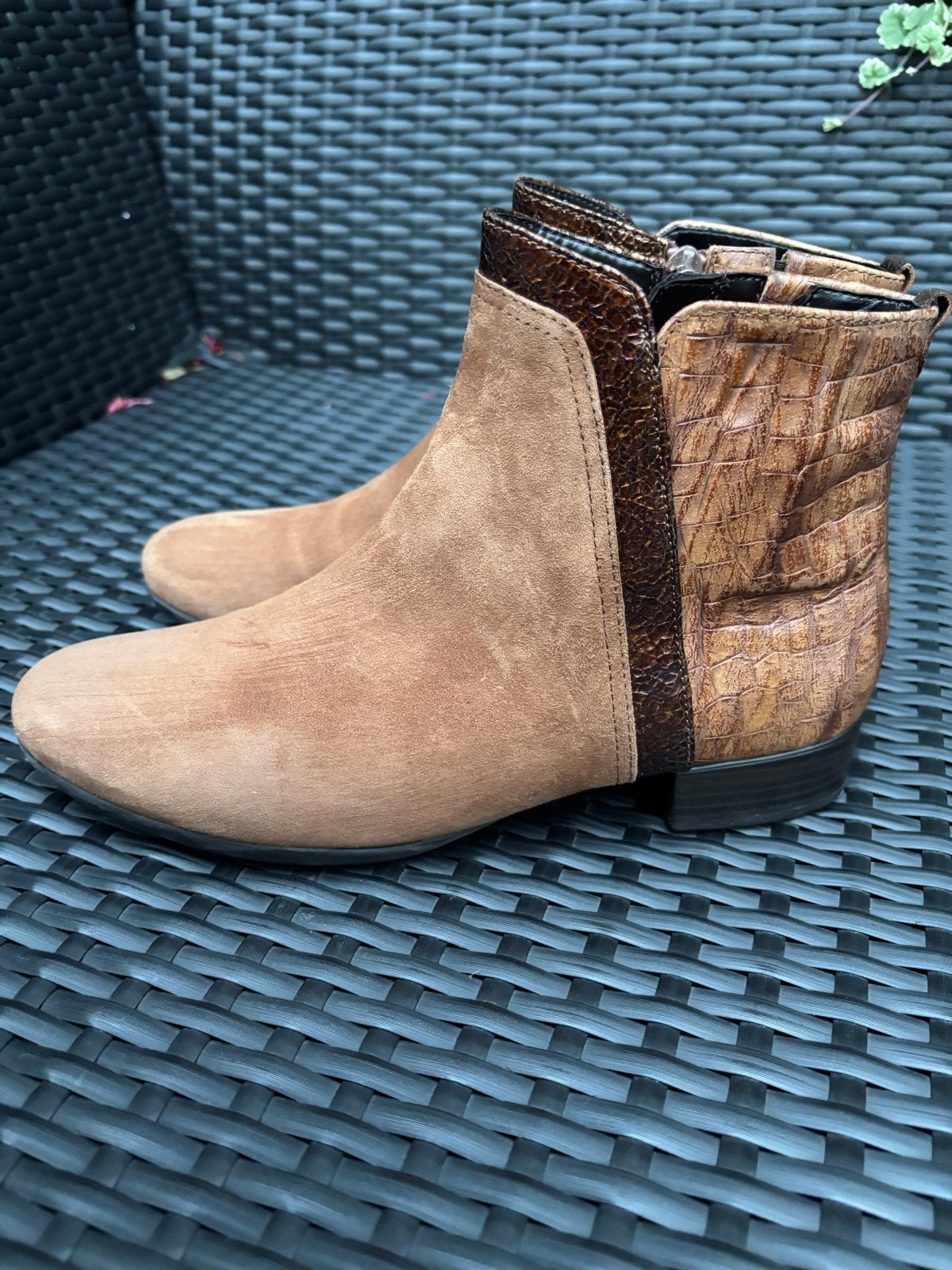 Gabor Samtchevreau Cognac Suede/Croco Enkellaarsjes Maat 39, Kleding | Dames, Schoenen, Ophalen of Verzenden, Gedragen, Bruin