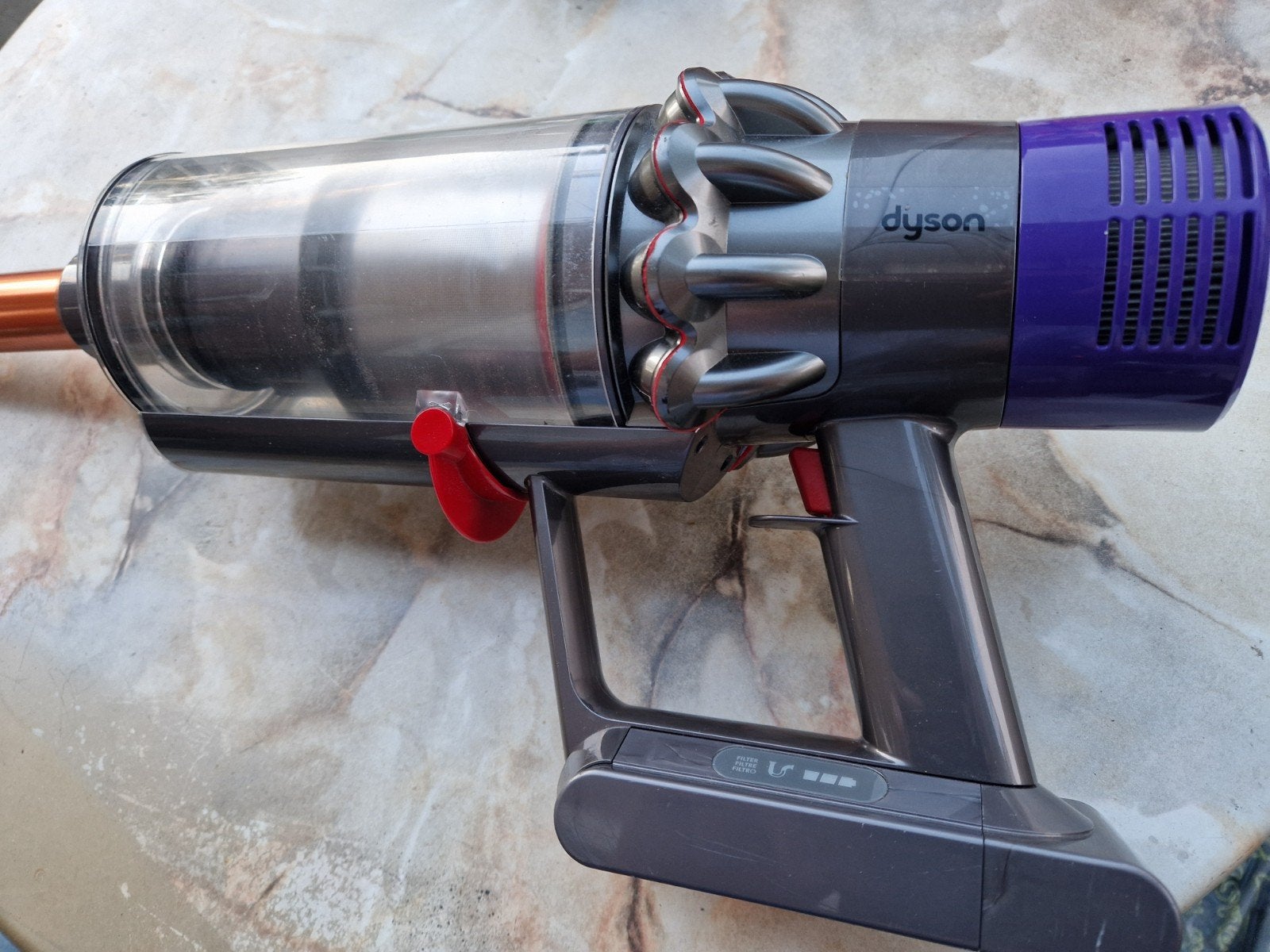 Dyson V10 Absolute steelstofzuiger met accessoires, Gebruikt, Ophalen of Verzenden, Dyson, Geschikt voor tapijt