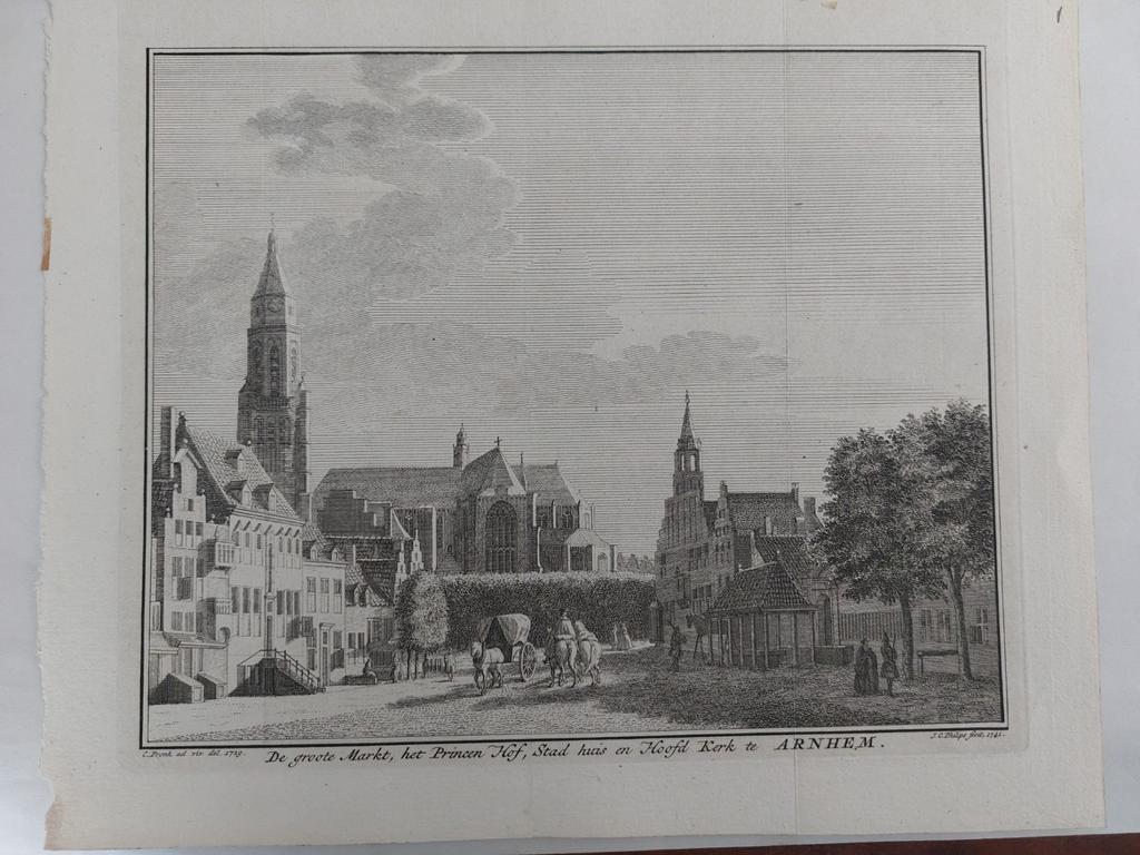 4 / Arnhem Grote Markt stadhuis  en de kerk van J.C. Philips, Ophalen of Verzenden