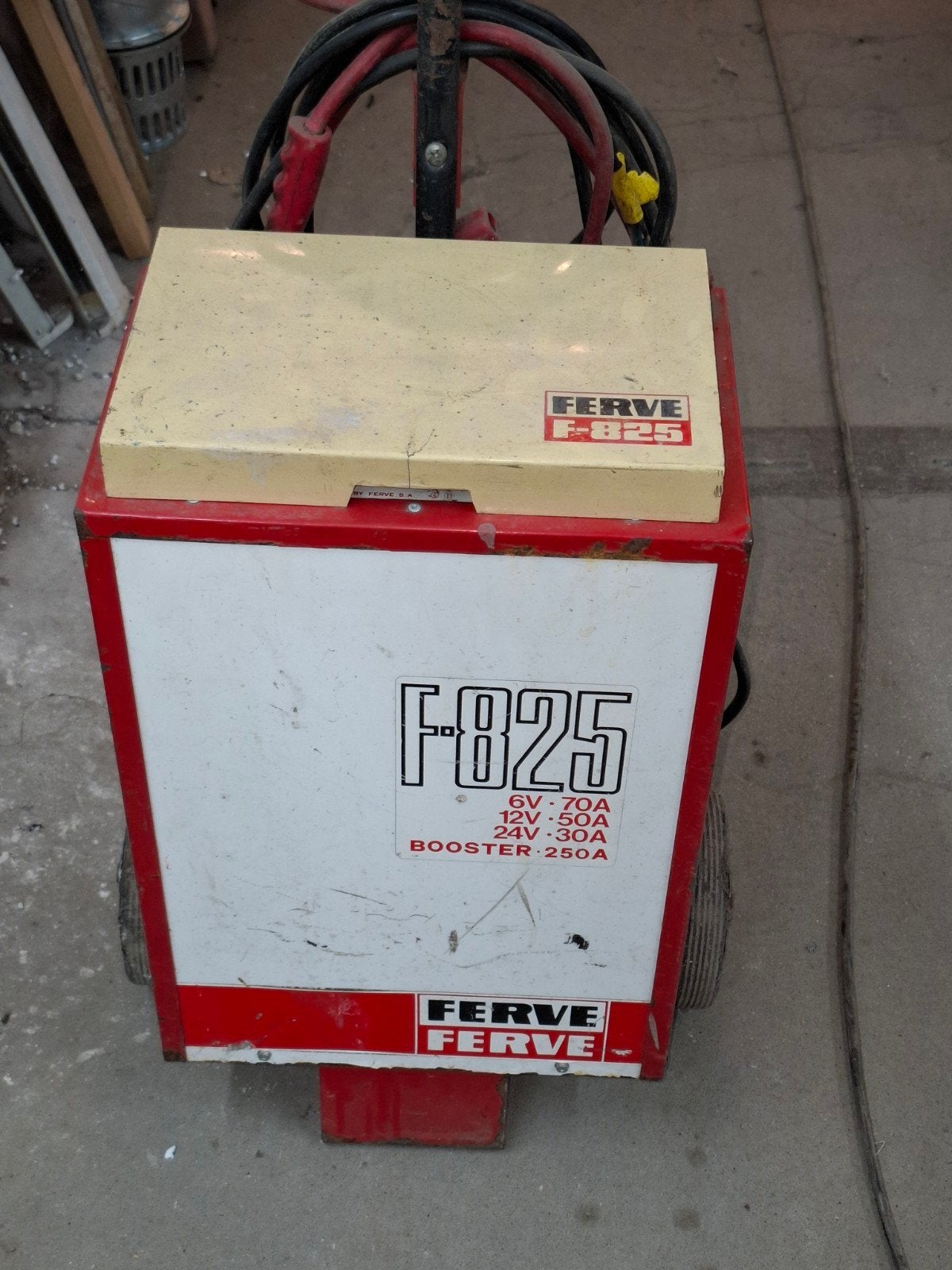 Acculader 12/24V Ferve F-825 met booster functie, Ophalen