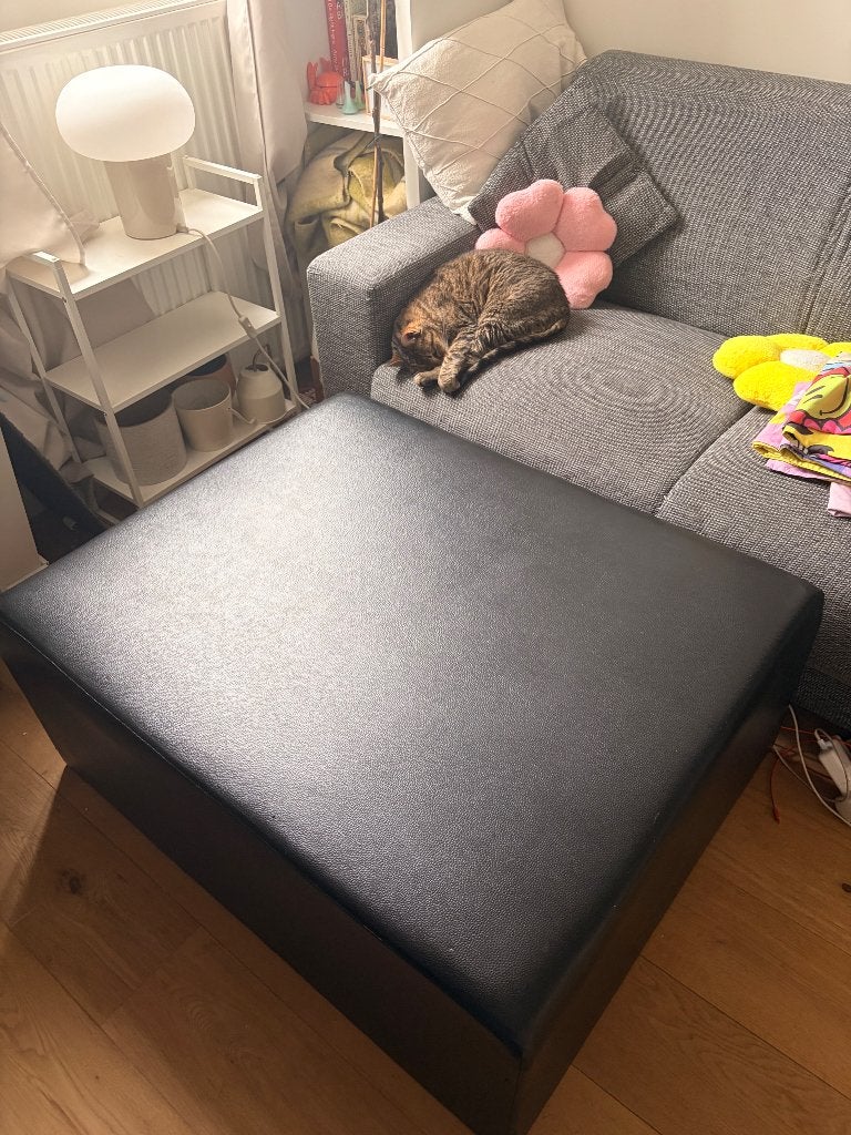 zwarte leer bank/ pouf/ voetenbank, Huis en Inrichting, Ophalen, Tweepersoons, Zo goed als nieuw, Minder dan 150 cm