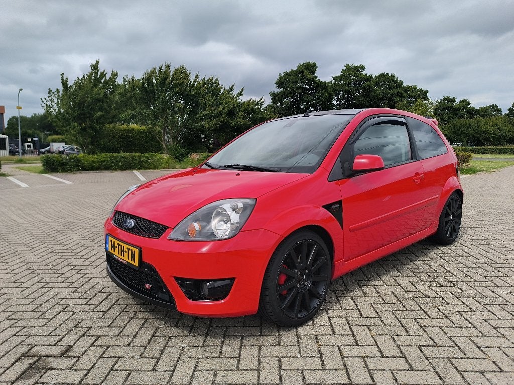 Ford Fiësta 2.0 16V ST 3DR 2006 Rood, Auto's, Ford, Voorwielaandrijving, Stof, 4 cilinders, 150 pk