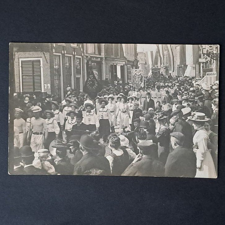 Fotokaart Sneek Friesland Optocht op de Oosterdijk TOPPER, Verzamelen, Verzenden, Voor 1920, Ongelopen, Friesland