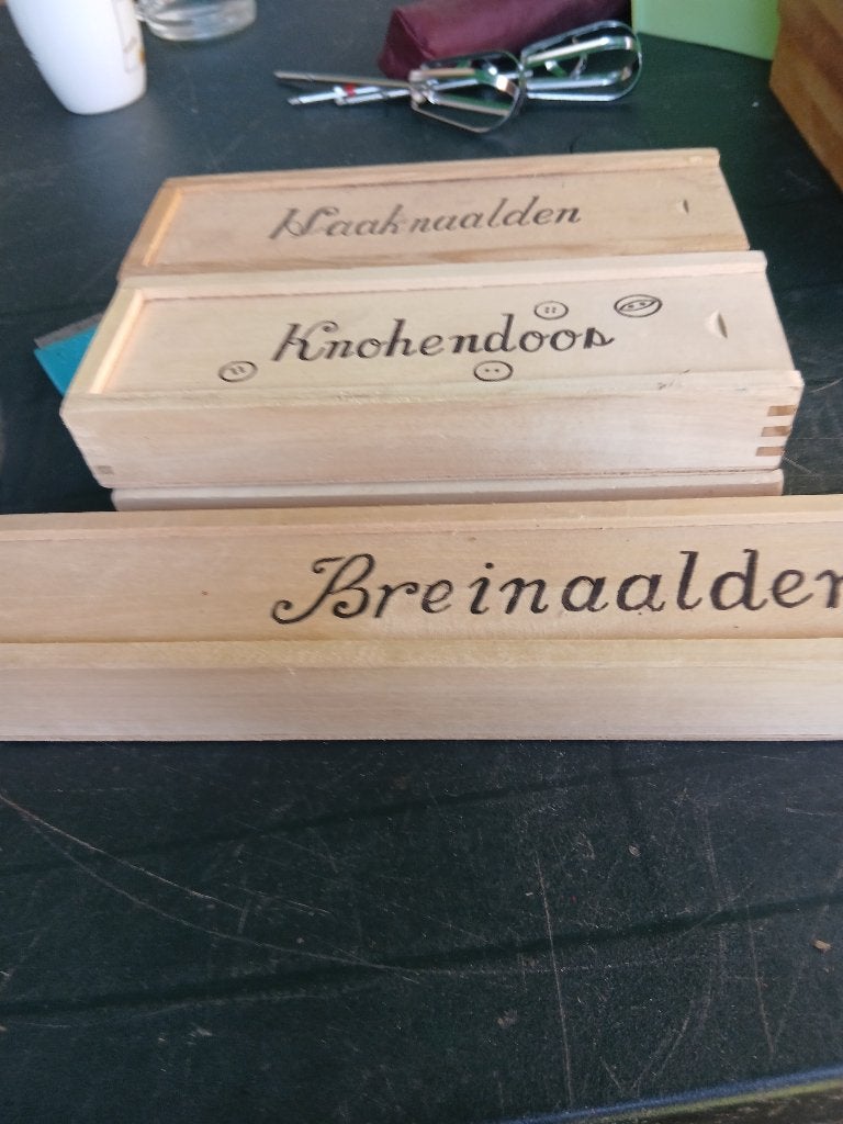 Haaknaalden knopen en breinaaldendoos hout, Hobby en Vrije tijd, Breien en Haken, Ophalen of Verzenden, Haken