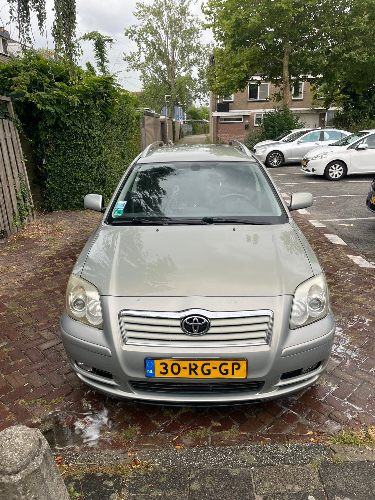Opknapper Toyota Avensis 2.0 2005 export/opknapper, Auto's, Voorwielaandrijving, Avensis, 4 cilinders, Origineel Nederlands