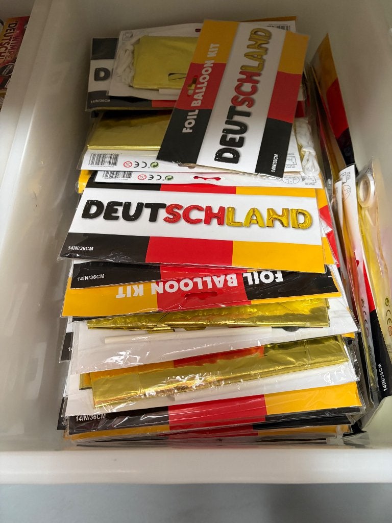 Feestartikelen duitsland meer als 800 stuks, Ophalen, Nieuw, Verjaardag
