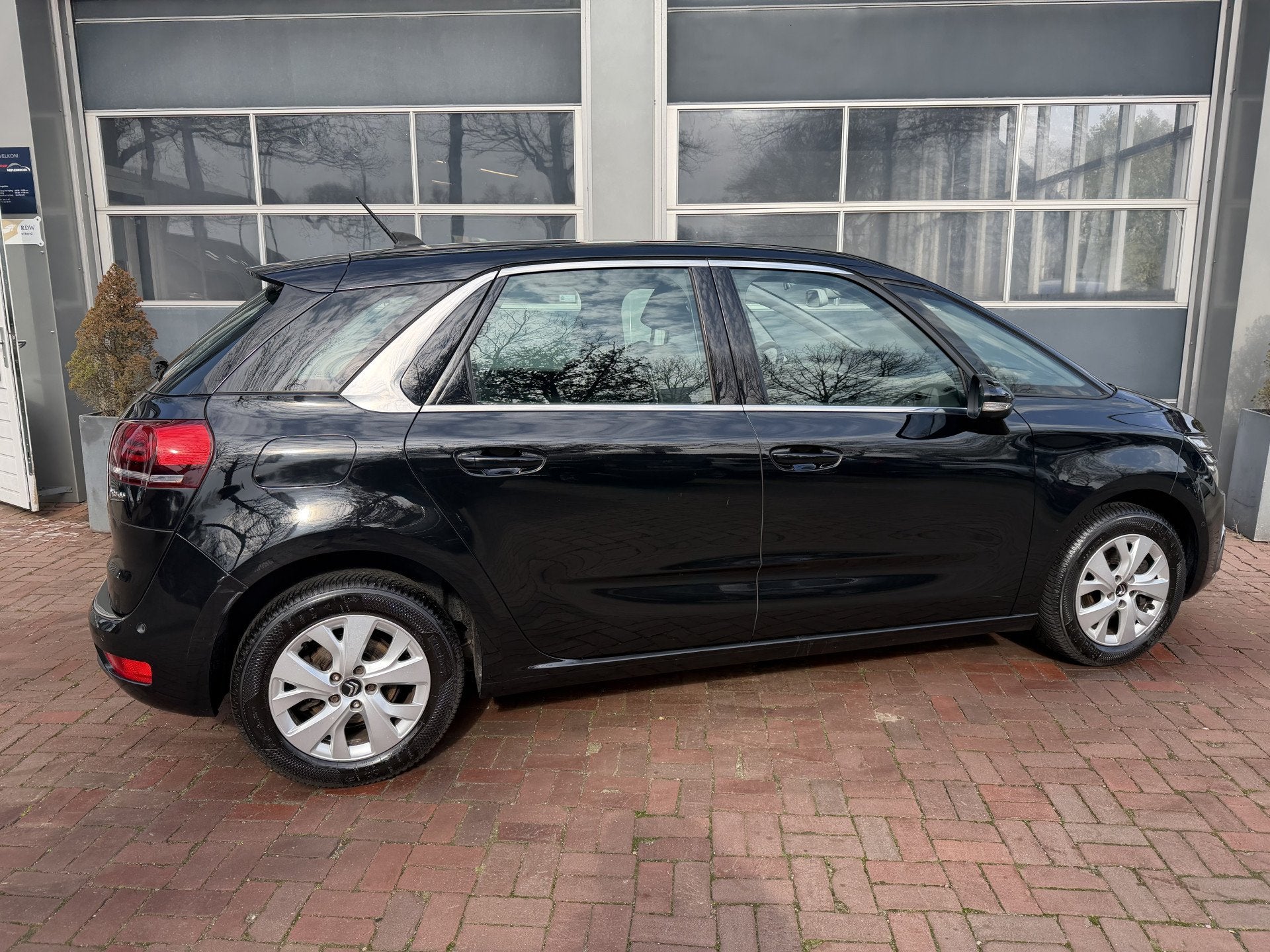 Citroën C4 Picasso 1.2 PureTech Shine Bj 2017 Hoge Zit Deal, Voorwielaandrijving, Dealer onderhouden, Stof, Gebruikt