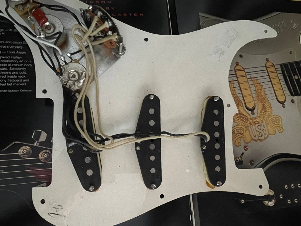 .FENDER Stratocaster volledig loaded slagplaat, Muziek en Instrumenten, Ophalen of Verzenden, Zo goed als nieuw, Elektrische gitaar