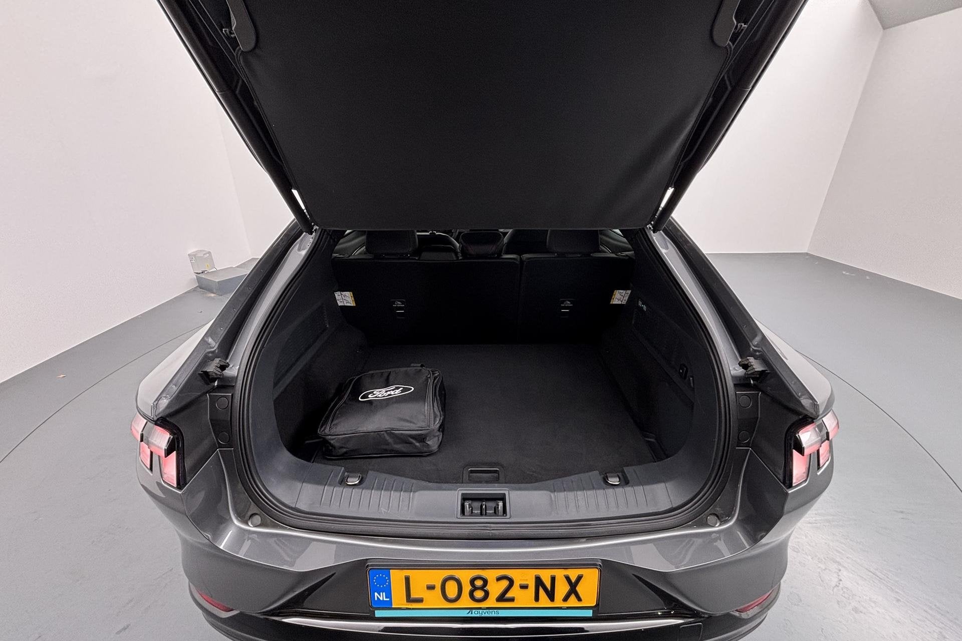 Foto 13 van Ford Mustang Mach-E Extended AWD 98 kWh Volledig elektrisch