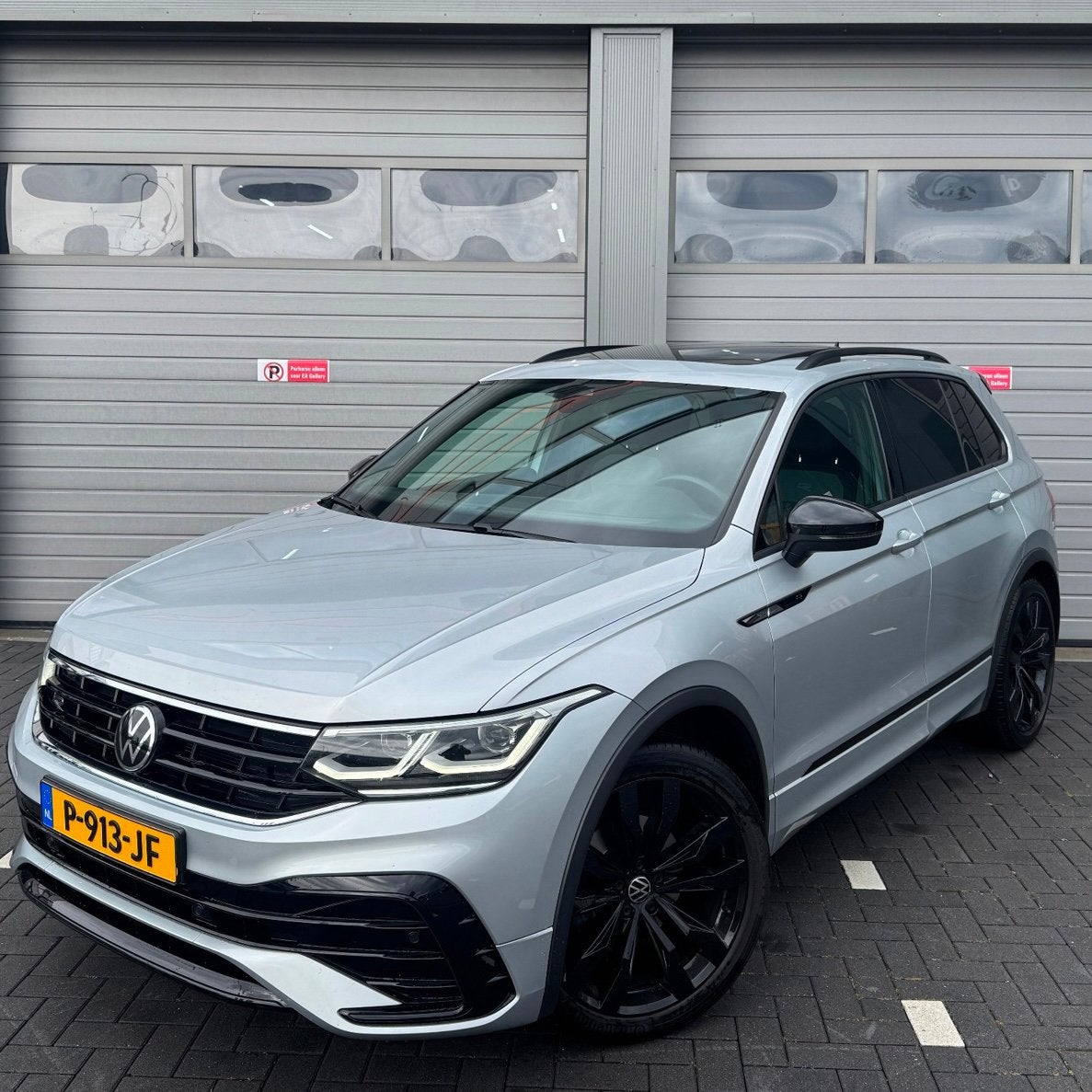 Volkswagen Tiguan 1.5 TSI 150pk DSG 2022 Grijs R Line, 4 cilinders, 1436 kg, 75 €/maand, Particulier