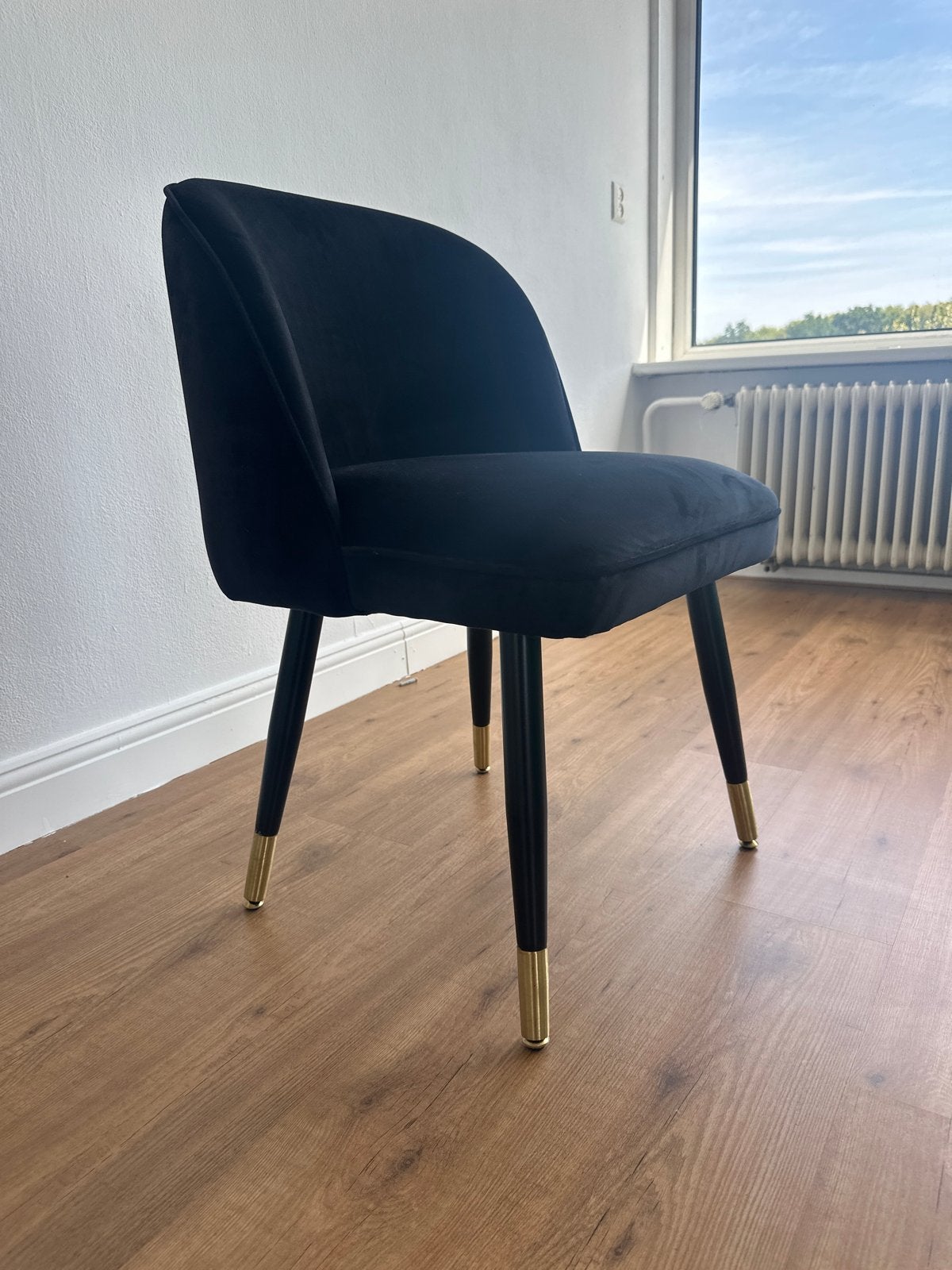 Stijlvolle zwarte fluwelen stoel met gouden accenten, Ophalen, Zwart, Zo goed als nieuw, Eén
