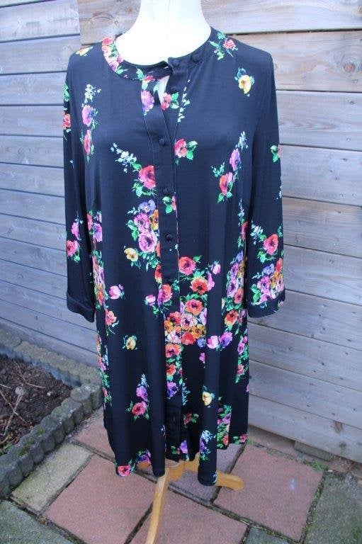 Doorknoopjurk zwart bloem Yoek mt 42/44 Vaste prijs, Kleding | Dames, Yoek, Zwart, Maat 42/44 (L), Ophalen of Verzenden