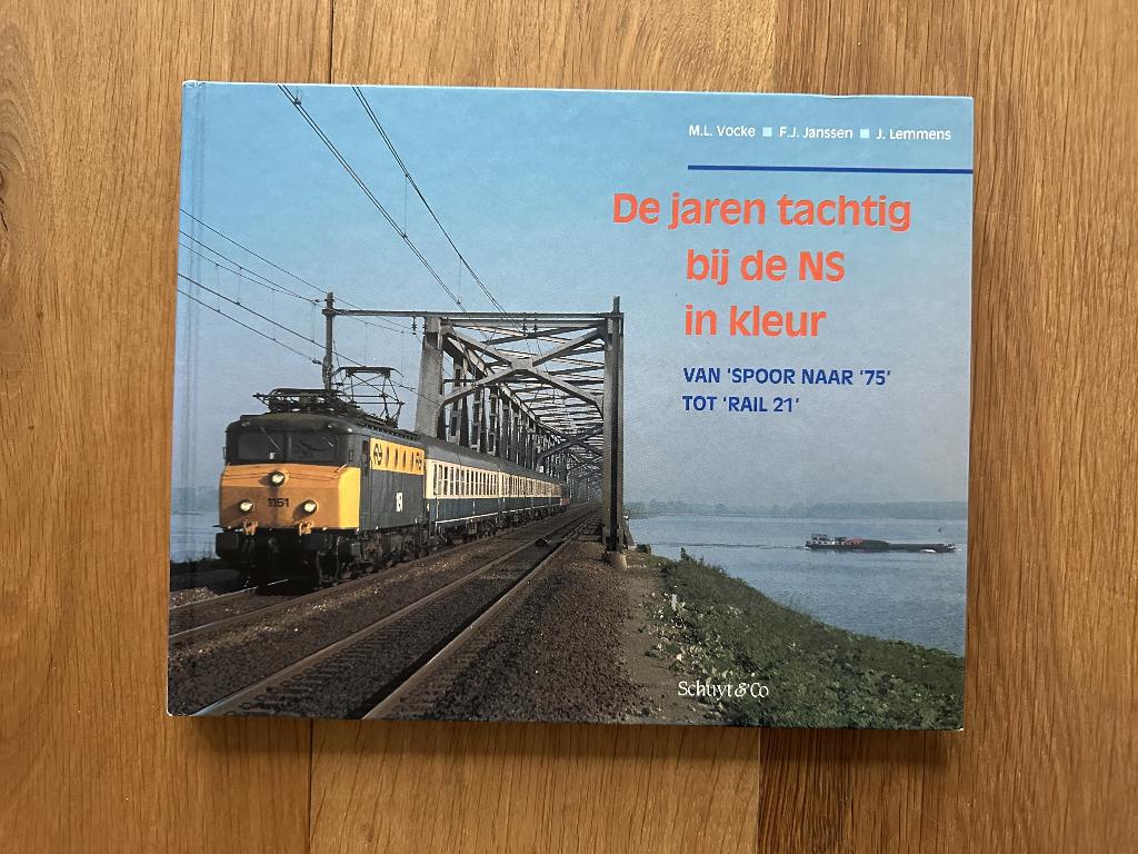 De jaren tachtig bij de NS in kleur, Ophalen of Verzenden, Gelezen, Trein